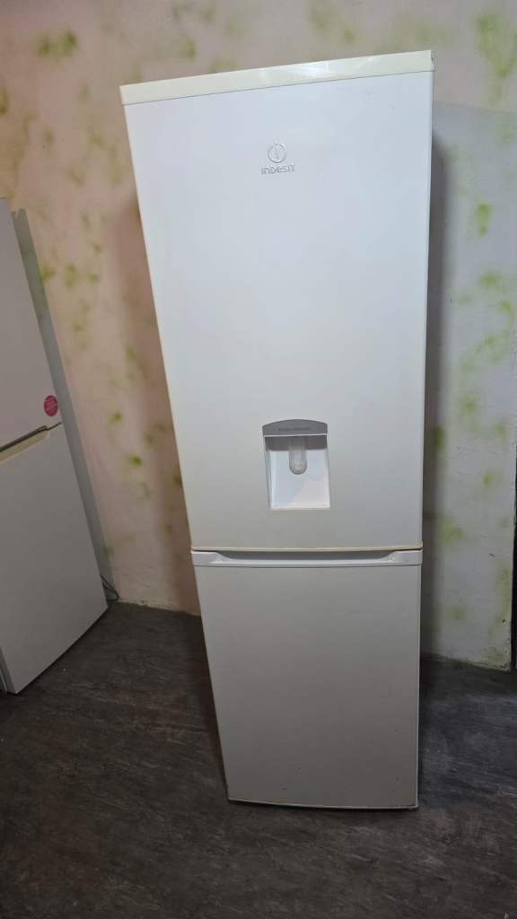 Indesit Freestanding Fridge Freezer– As Good As New