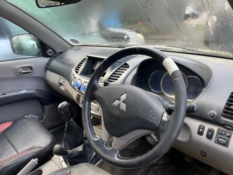 2009 MITSUBISHI L200 RAGING BULL D/C DOUBLE CAB MANUAL DIESEL 4X4 SILVER