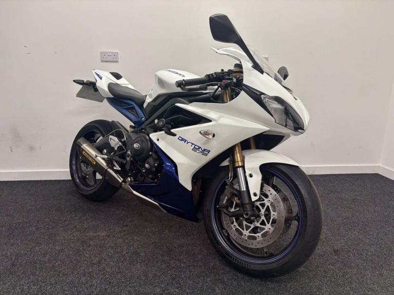 TRIUMPH DAYTONA 675 ** LONG MOT - ARROW CAN - LOW MILEAGE **