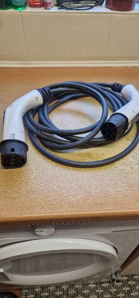 Car charger to fit kuga or any with the same plug 