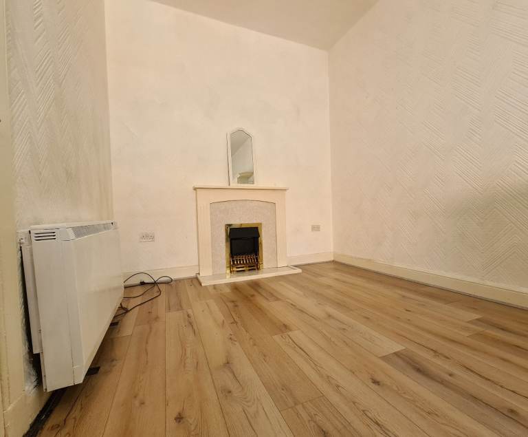 Unfurnished one bedroom flat at Elgin Terrace