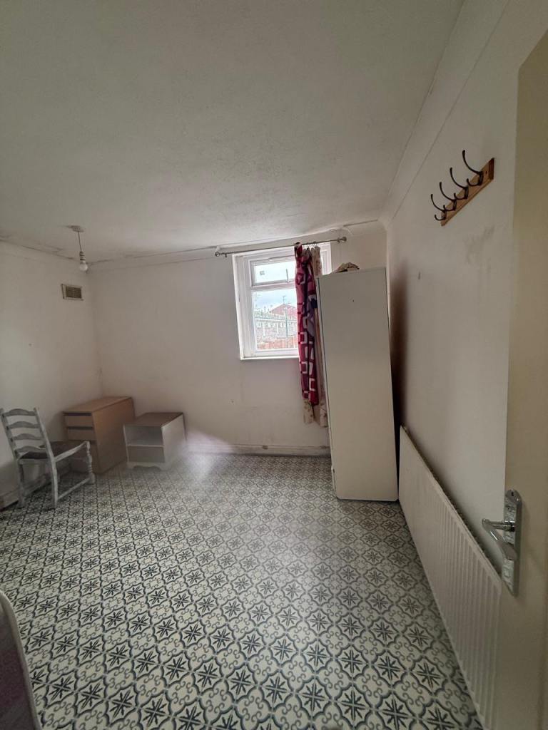 Room for rent in a shared house 
