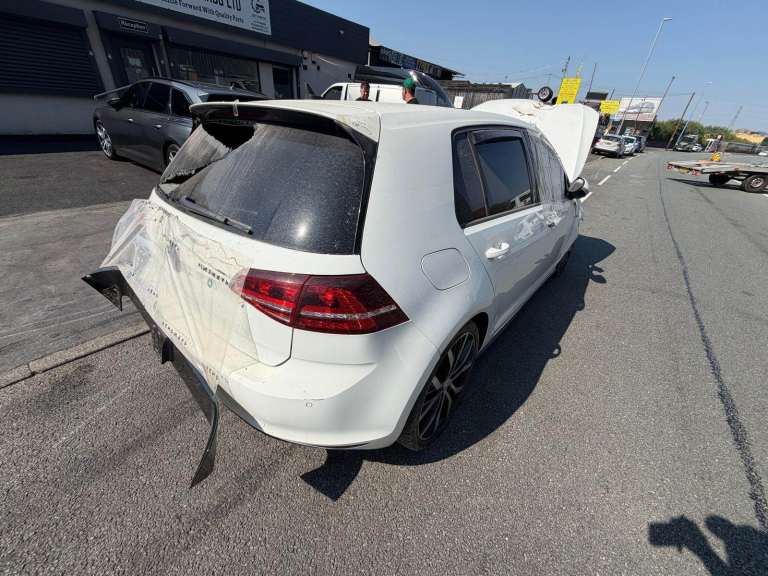 2015 VOLKSWAGEN GOLF 2.0 TDI GTD 5DR DSG WHITE  BREAKING FOR PARTS
