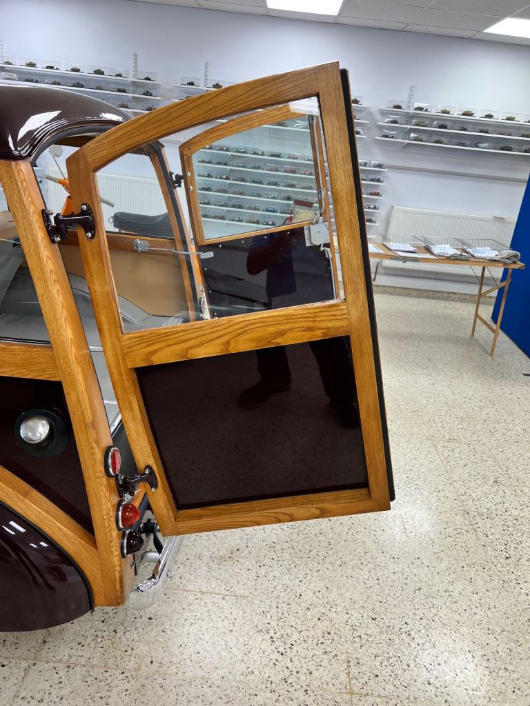 Morris Minor Traveller totally restored to better than new, Immaculate 