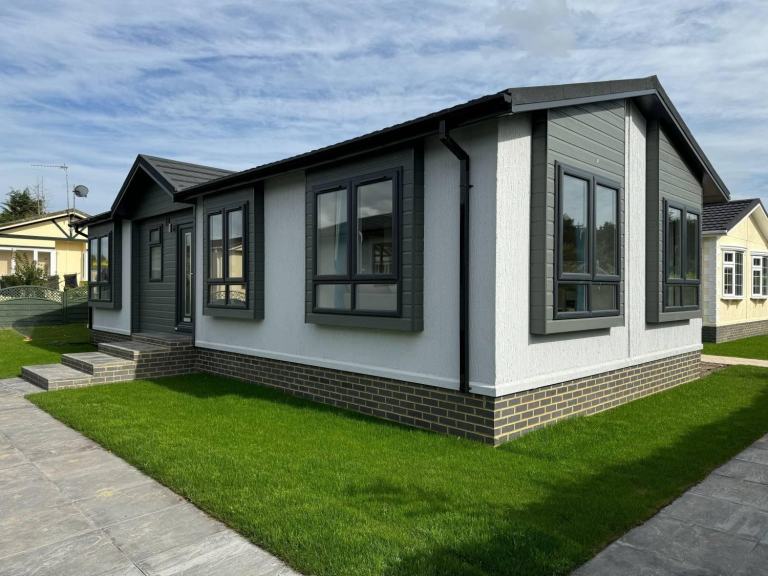 Omar Middleton in Newdigate  - Lodge / Caravan 