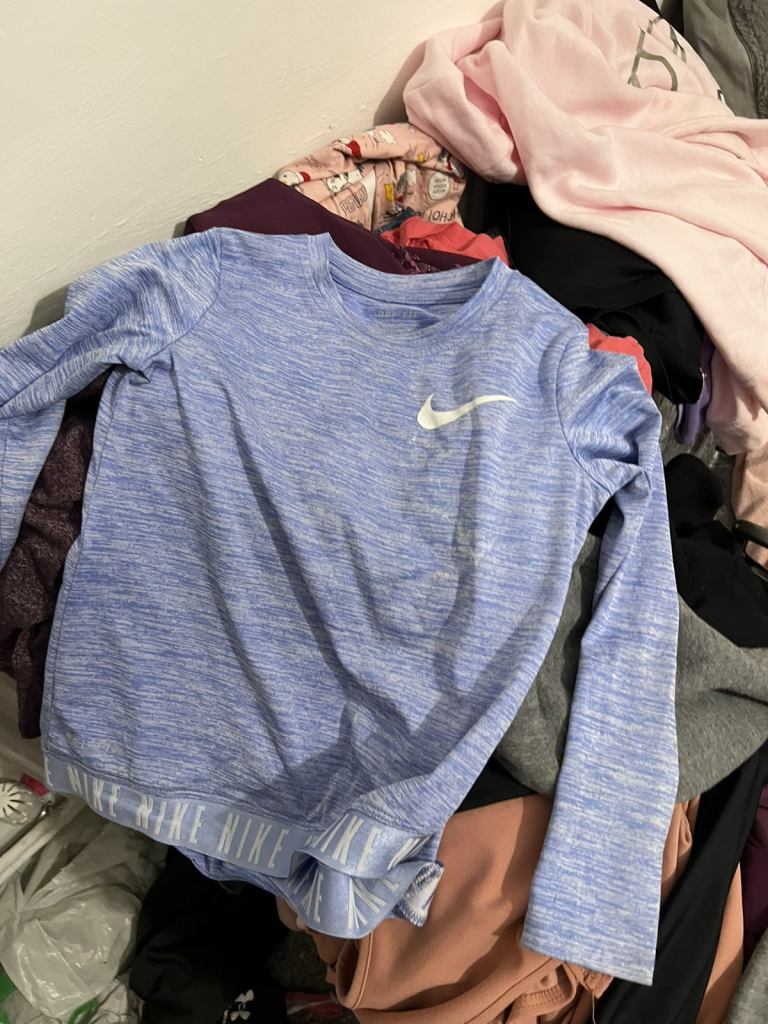 Kids size 5-6 Nike air top 