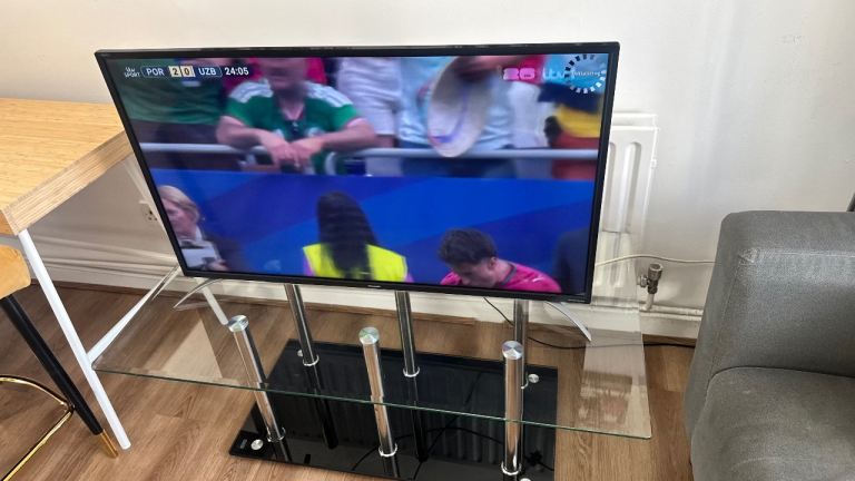 SHARP 32-inch Smart TV LC-32CHG6041K – Good Condition