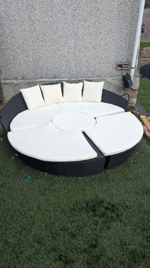 Outdoor Rattan Daybed Sofa with Cushions – Good Condition