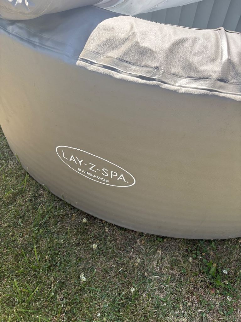 Lay-Z-Spa Barbados Hot Tub – Good Condition