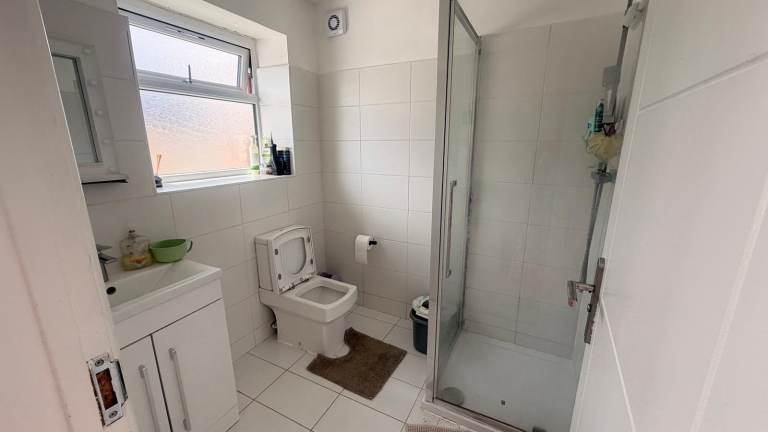 2-Bedroom Apartment to Rent – RM10 8BB