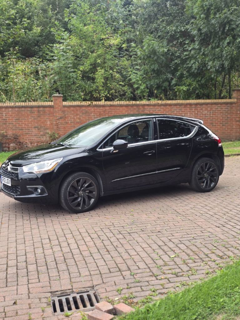 2012 citreon DS4 sport diesel selling as repaires Mot runs drives tapping top engine