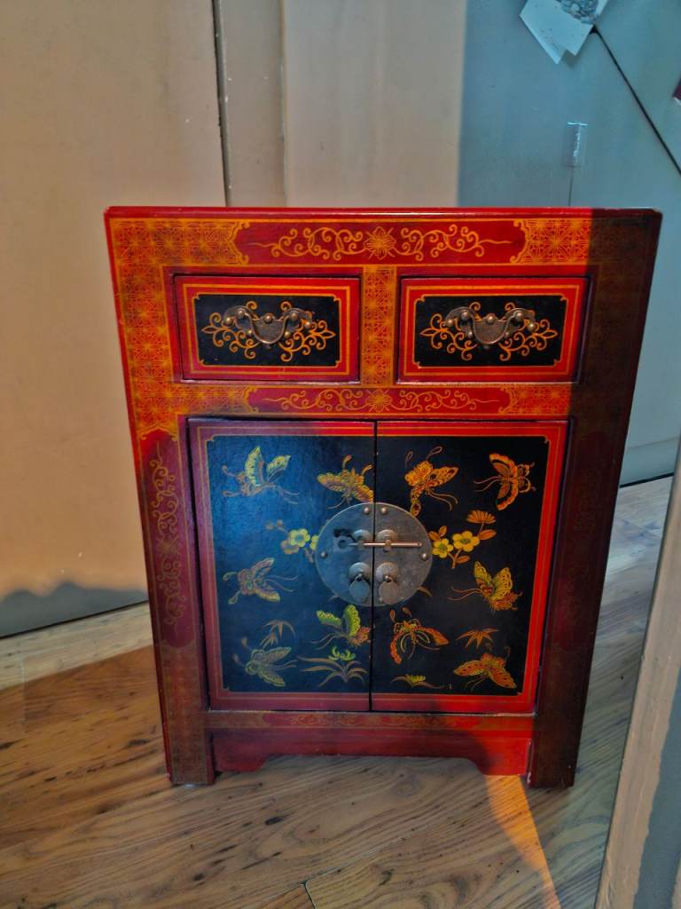Modern Chinese Oriental Red Lacquered Bedside Table side Cabinet