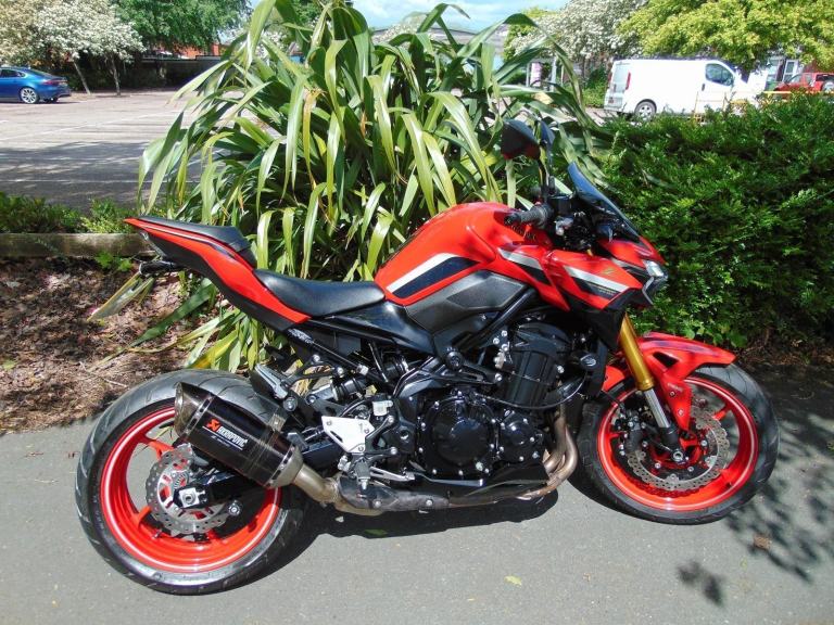 Kawasaki ZR900 Naked street bike 2022 immaculate only 1567dry miles miles FSH 