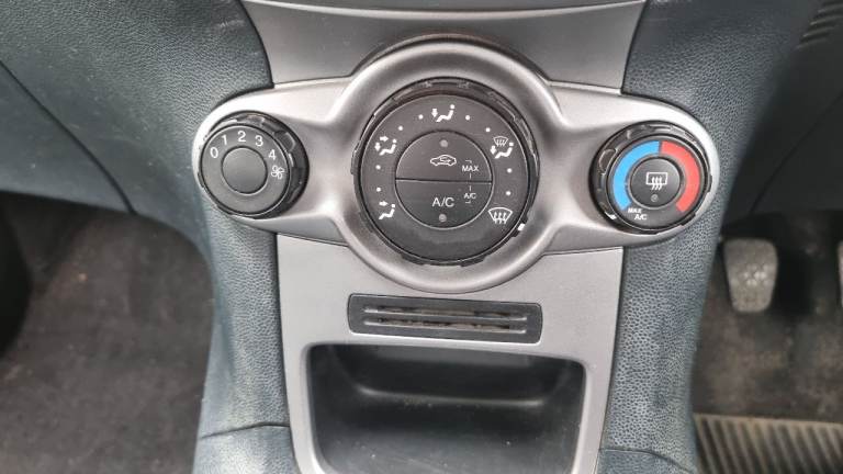 Cheap Ford Fiesta 1.2 Full Service History Low Insurance Petrol Corsa Clio Bmw A3 Focus 107 C1