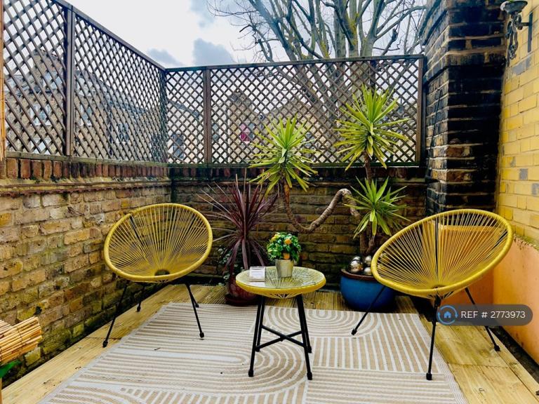 2 bedroom flat in Ferntower Road, London, N5 (2 bed) (#2773973)