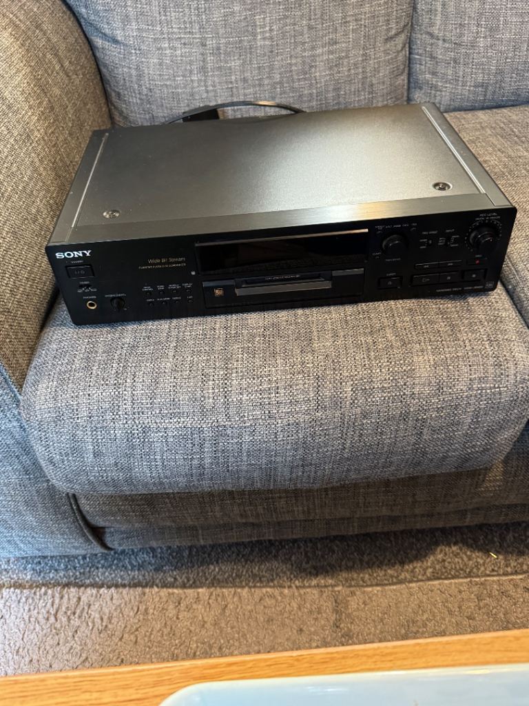 Sony MDS-JB920 Minidisc Player and Creek CAS 4040 Quality Amplifier