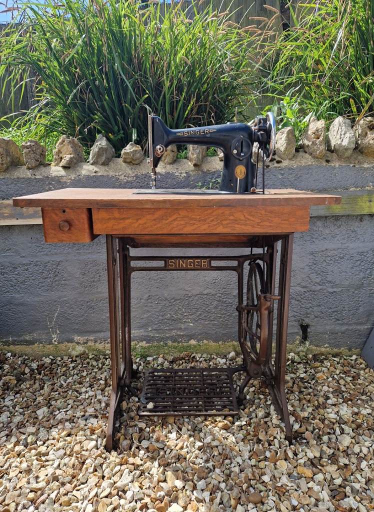 Singer Vintage Sewing Machine with Oak Table and Treadle