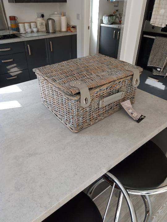 Picnic Basket - Wicker 4 Persons