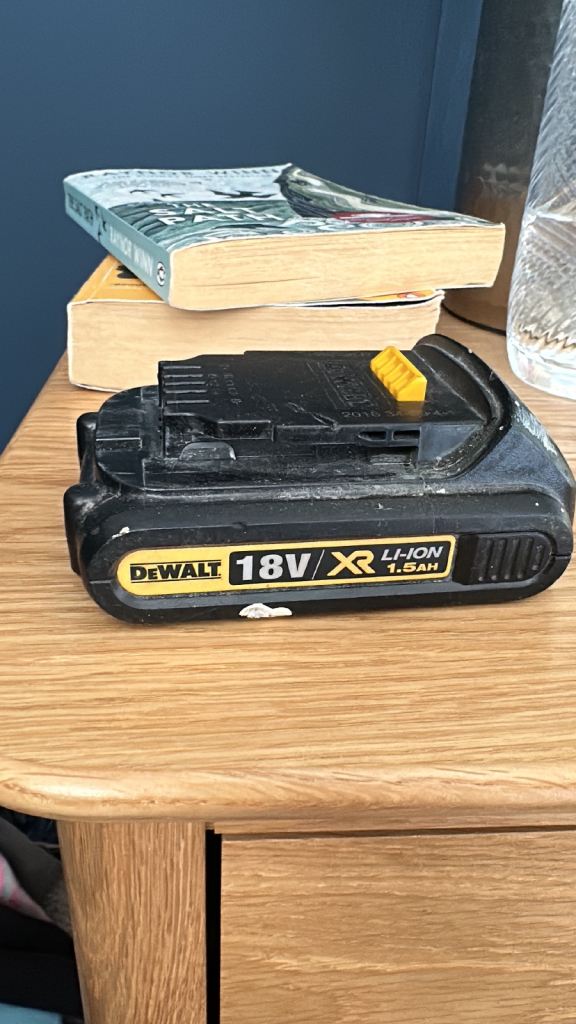 De Walt 18v battery for drills and other power tools