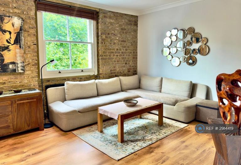 1 bedroom flat in Cornwall Gardens, London, SW7 (1 bed) (#2914419)