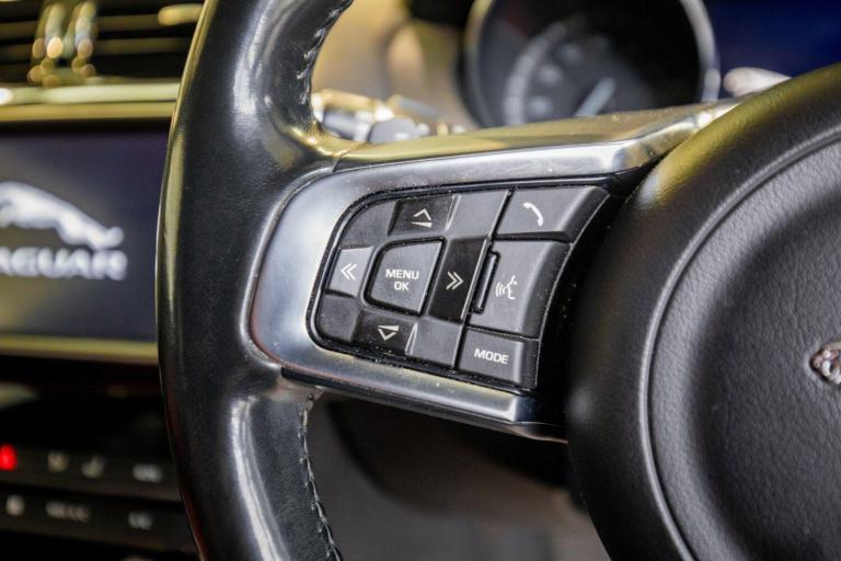 2015 Jaguar XE 2.0d R-Sport Saloon 4dr Diesel Auto Euro 6 (s/s) (180 ps) *Rear Camera + Ke SALOON...