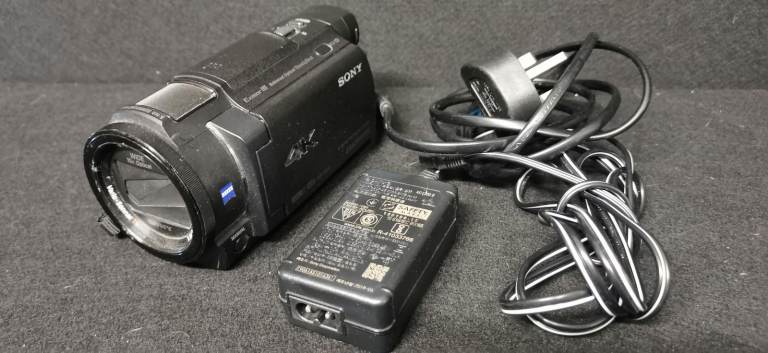 Sony FDR-AX33 4K Ultra HD Handycam with Exmor R CMOS sensor + 128GB SD Card + HDMI Cable