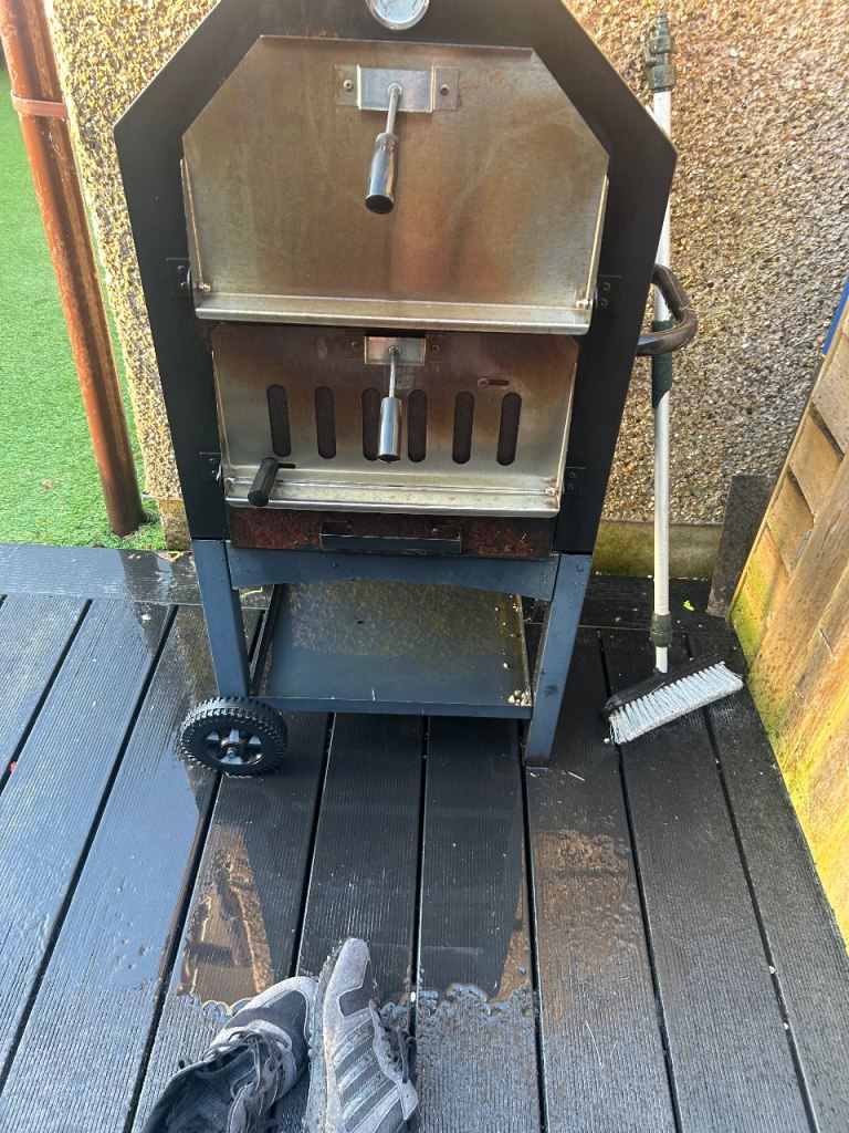 Pizza maker
