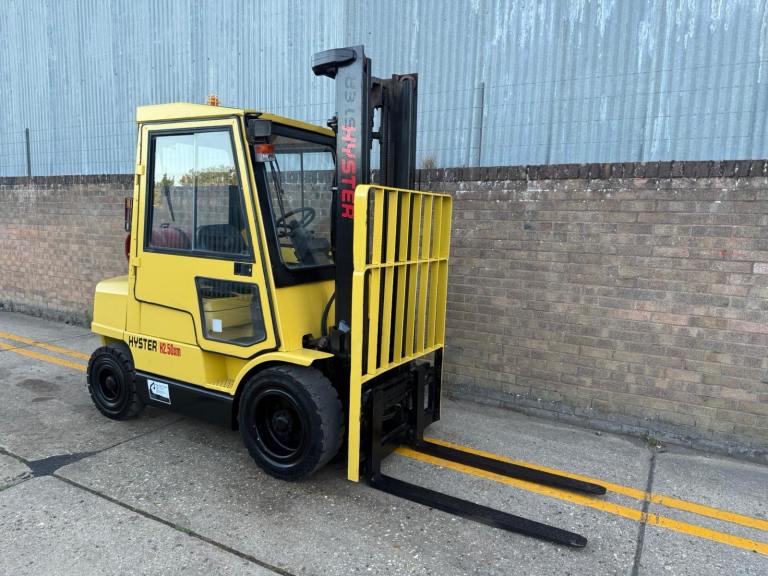 2001 Hyster 2.5t gas forklift, clear view mast, sideshift, cab 