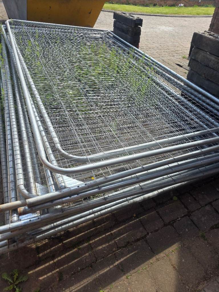 Heras fencing with feet and clamps