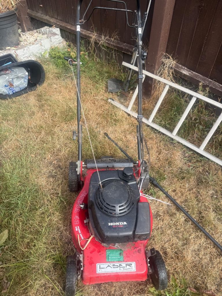 Petrol lawn mower 