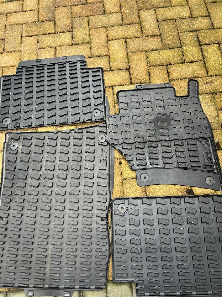 AUDI Q7 GENUINE AUDI RUBBER MATS 2006-2014