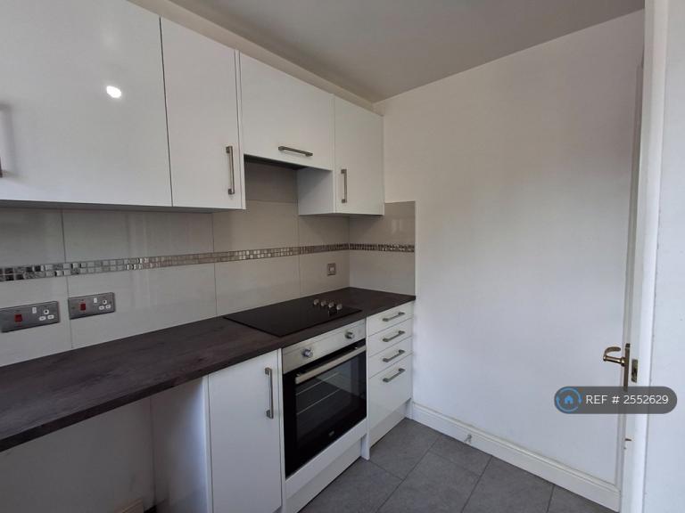 2 bedroom flat in Layton St, Welwyn Garden City, AL7 (2 bed) (#2552629)