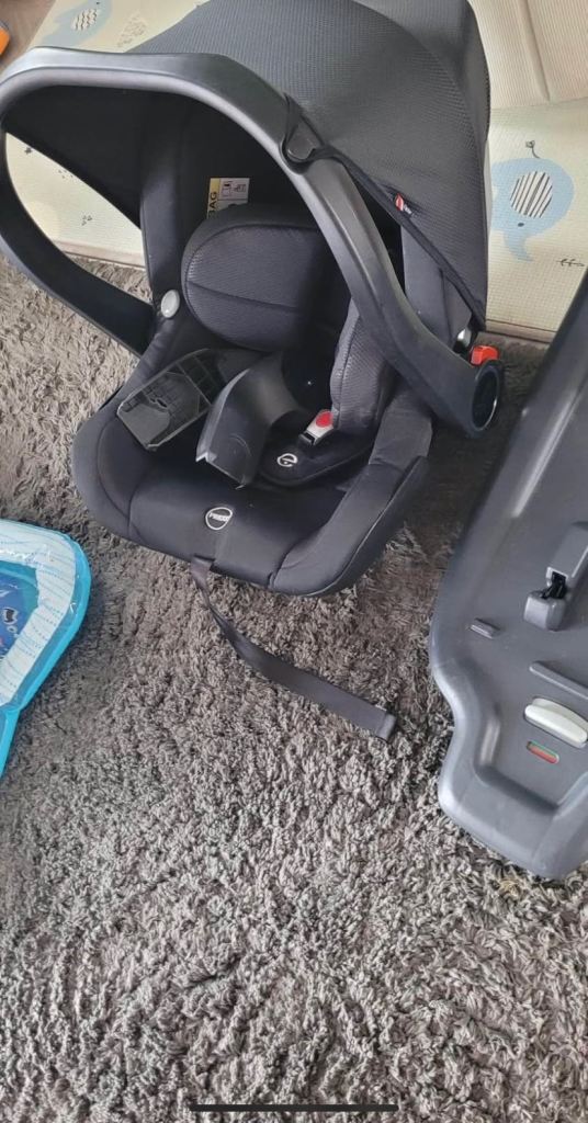 Cybex Cloud Z i-Size Car Seat with Base – As Good As New