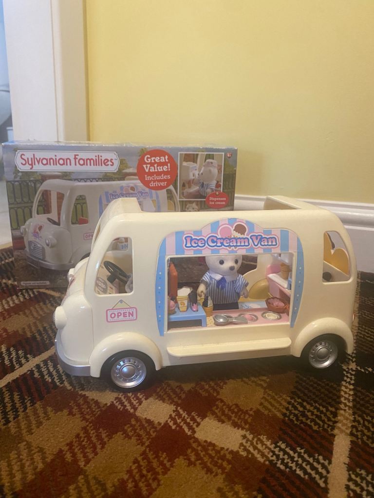 Slyvanian Families Ice Cream Van And Figures Set