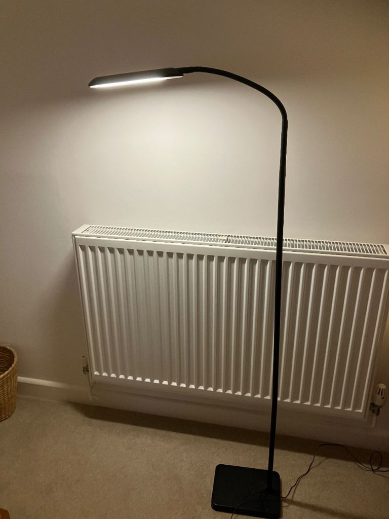 Floor standing reading lamp