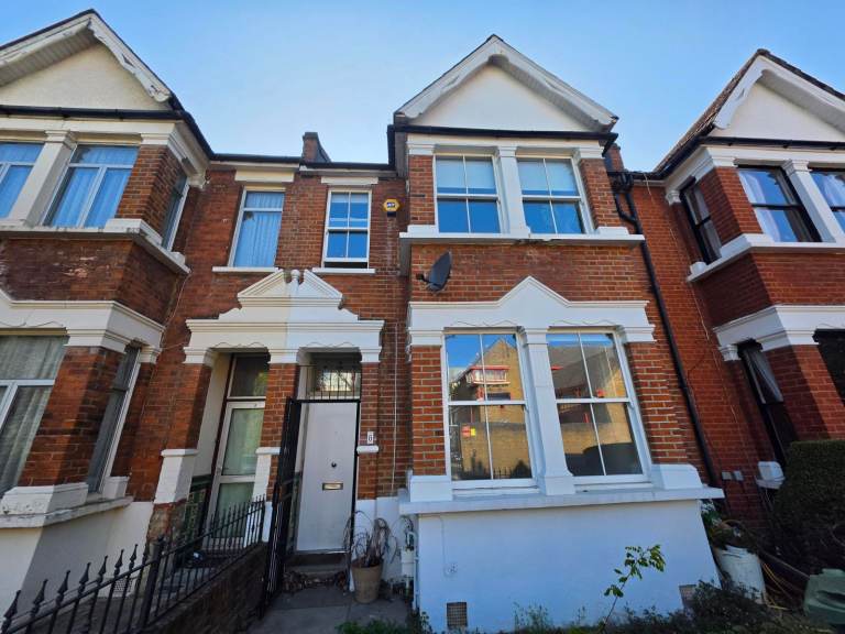 View Now!  5-Bedroom House to Rent in Peckham, SE15 5NY