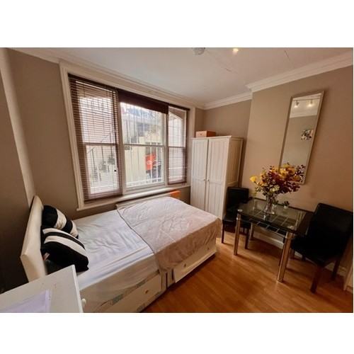 Self-Contained Studio on Perham Road, West Kensington/Barons Court, W14 9SS ***Bills Inc**