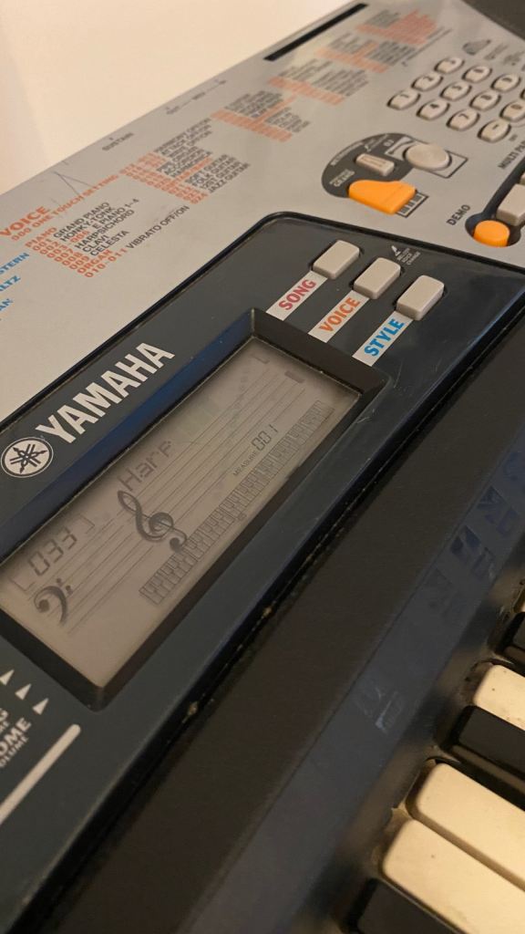 Piano Yamaha PSR-175 Electronic Keyboard with Stand – Fully Working