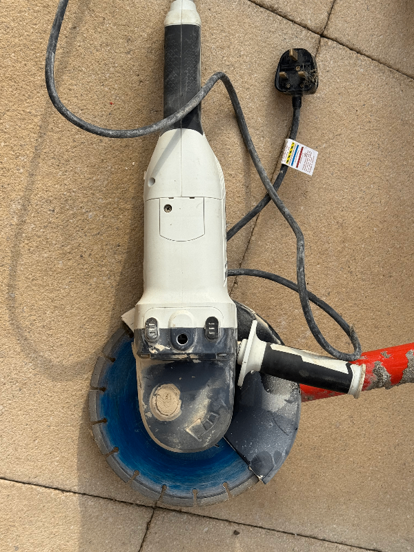 Mac Allister 2000W 9" (230mm) Angle Grinder / Disc Cutter