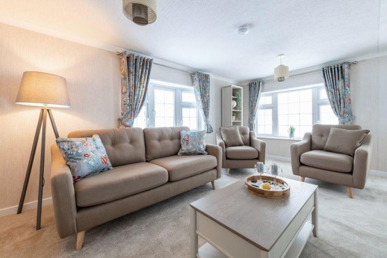 Omar Middleton in Surrey  - Lodge / Caravan 