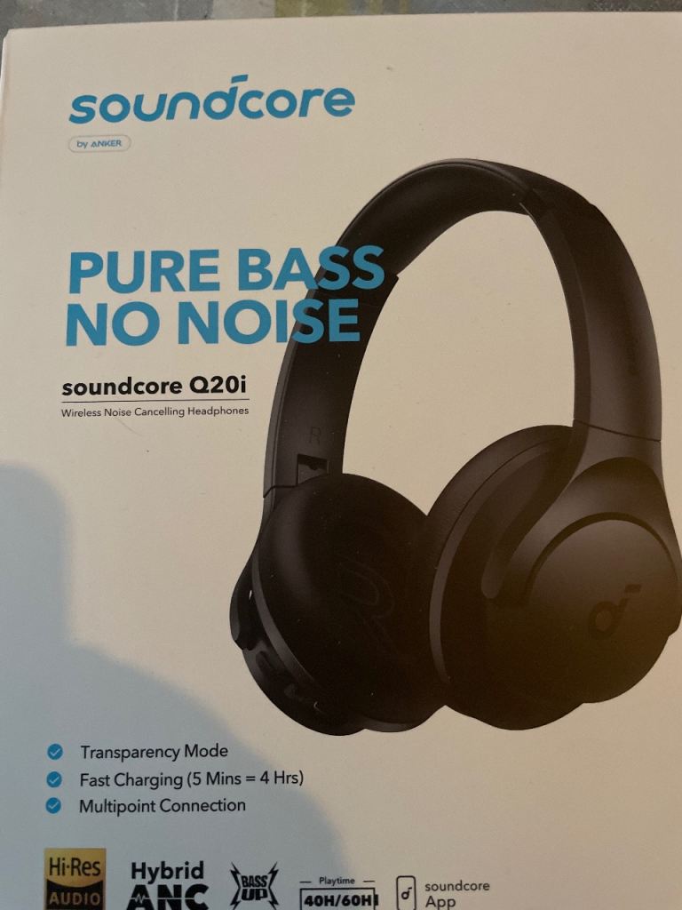 Noise cancelling headphones 