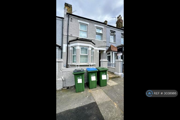 3 bedroom house in Plumstead, London, SE18 (3 bed) (#3038986)