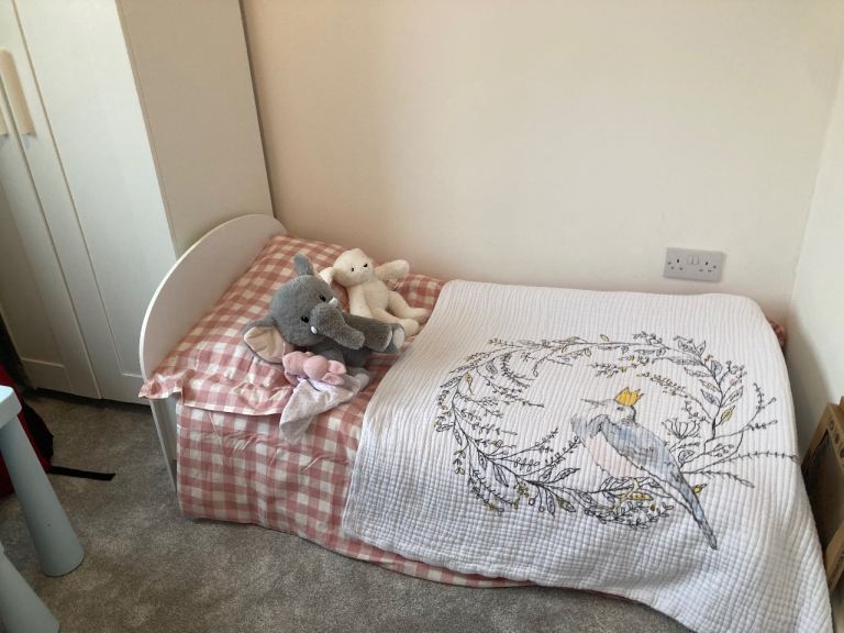 Toddler bed and clean mattress 