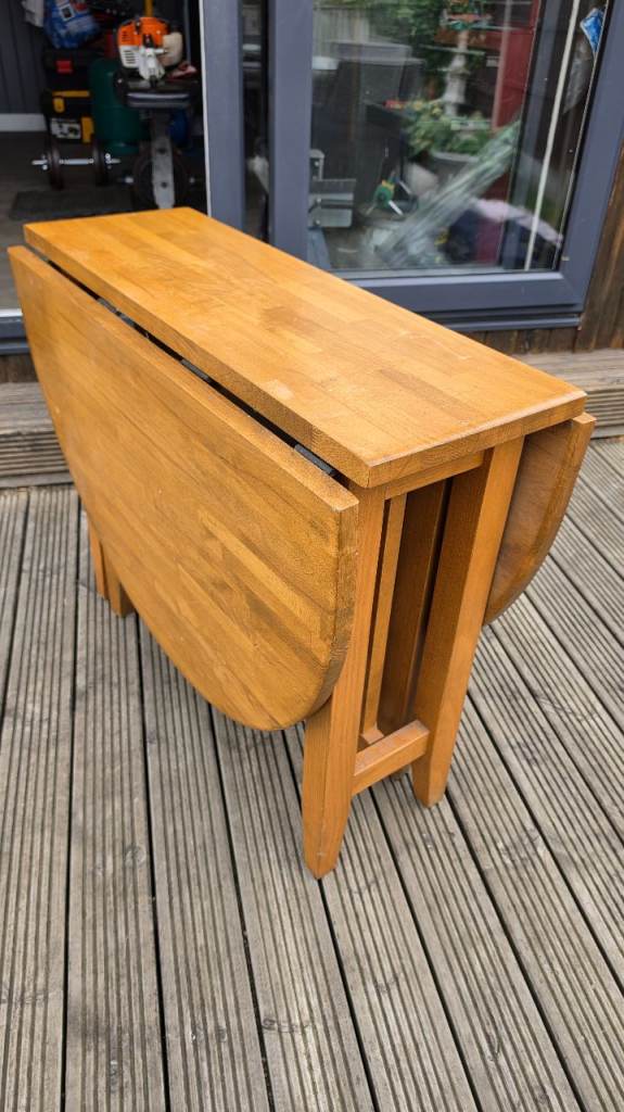 Drop leaf table. I think oak