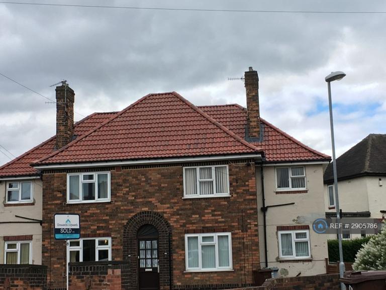 1 bedroom flat in Churwell, Leeds, LS27 (1 bed) (#2905786)
