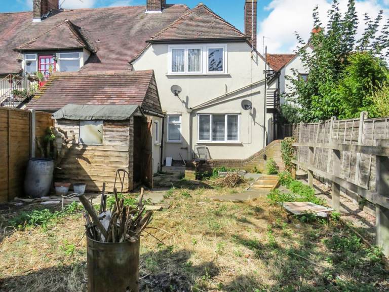 2 Bedroom Ground Floor Flat For Sale Braintree, Essex  - Leasehold