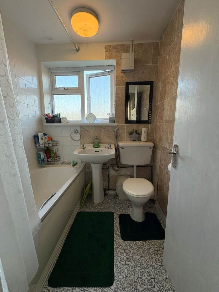 2 Bed Semi detached House for Rent ,Usk Road,Rg30