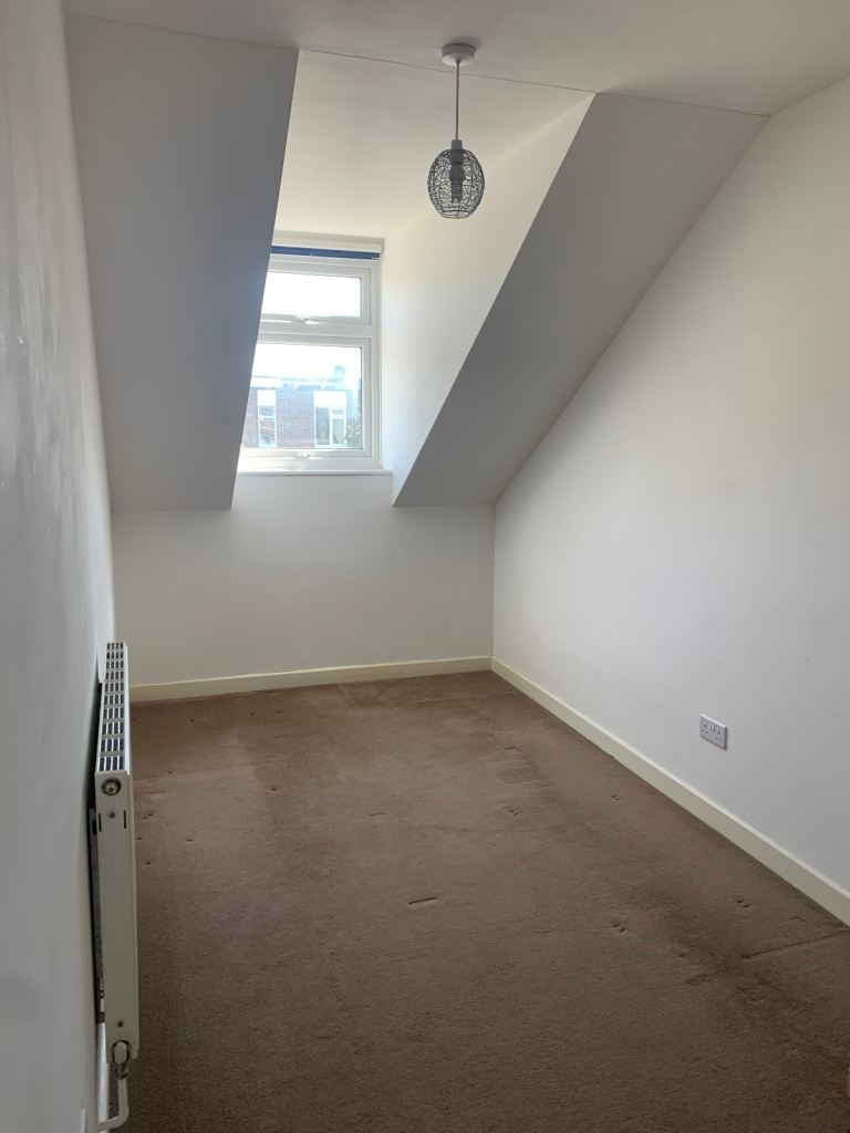 Single / small double room in beautiful Ely home