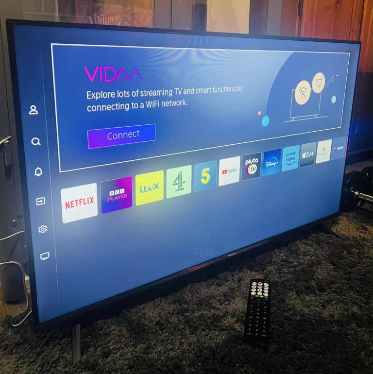 40” Hisense Ultra HD 4K Smart LED practically NEW