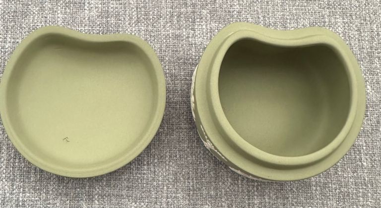 Wedgewood kidney-shaped trinket box